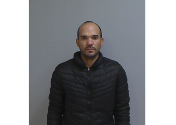 Hombre ofrece a su cita de Grindr tener sexo con una niña